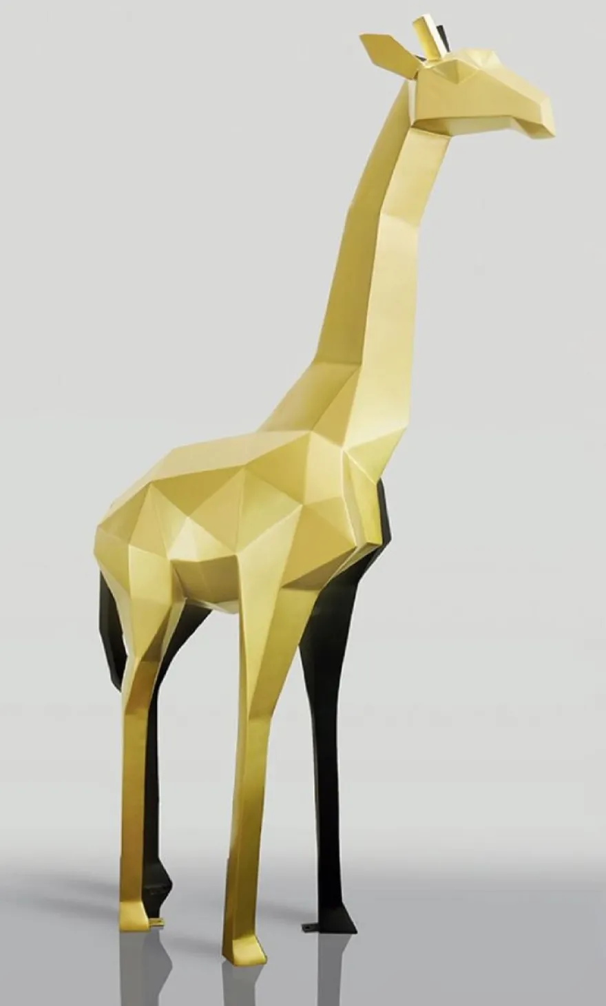 Casa Padrino XXL Deko Skulptur Giraffe Schwarz / Gold H. 200 cm - Abstrakte Garten Deko Figur