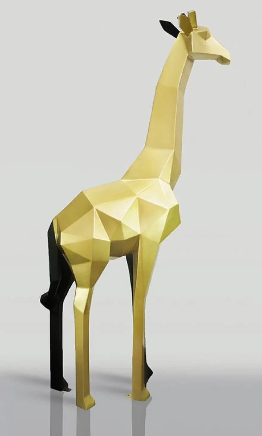 Casa Padrino XXL Deko Skulptur Giraffe Schwarz / Gold H. 200 cm - Abstrakte Garten Deko Figur
