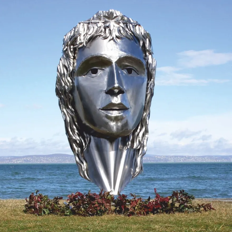 Casa Padrino XXL Garten Deko Edelstahl Skulptur Frauenkopf Silber H. 215 cm