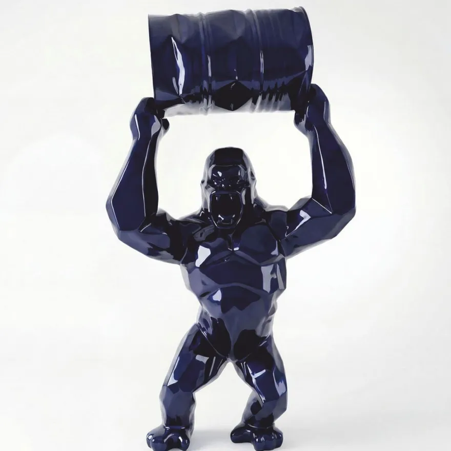 Casa Padrino XXL Garten Deko Skulptur Gorilla mit Fass Metallic Blau H. 250 cm