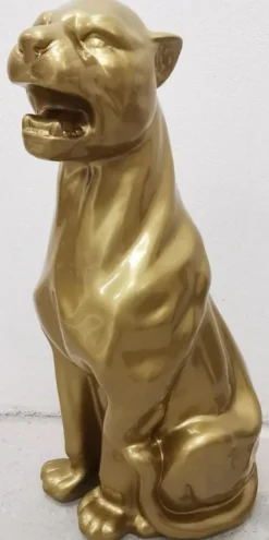 Casa Padrino XXL Garten Skulptur Panther Gold H. 75 cm - Wetterbeständige Deko Skulptur - Wohnzimmer Deko - Garten & Terrassen Gartenskulptur