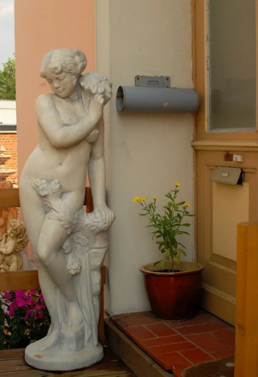 Große Casa Padrino Jugendstil Skulptur Frau mit Blume Antik Stil 40 x H 140 cm Antikstil Grau - Barock Gartendeko - Schwer und Massiv