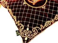 Harald Glööckler Luxus Barock Deko Kissen Pompöös by Casa Padrino Krone Bordeaux / Gold aufwendig verziert mit Pailletten und Glitzersteinen