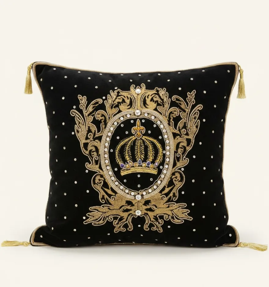 Harald Glööckler Luxus Barock Deko Kissen Pompöös by Casa Padrino Krone Bordeaux / Gold aufwendig verziert mit Pailletten und Glitzersteinen