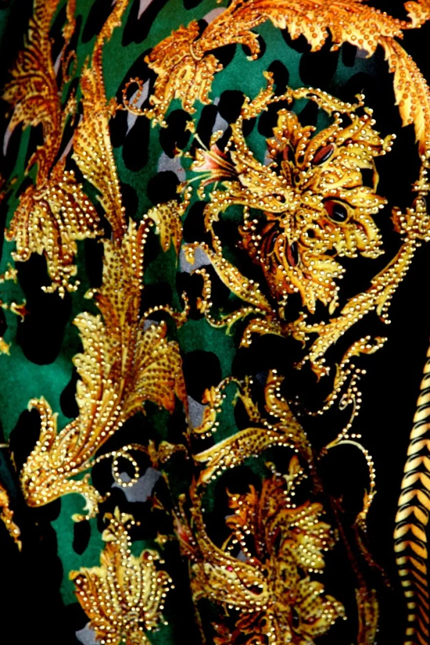 Luxus Wohndecke Pompöös by Casa Padrino Barock Grün / Gold / Schwarz von Harald Glööckler mit extrem vielen Glitzersteinen