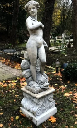 Massive schwere Anik Stil Skulptur / Statue Mädchen mit Delfin mit Sockel Antikgrau von Casa Padrino - Steinfigur Barock Gartenskulptur - sehr schwer -