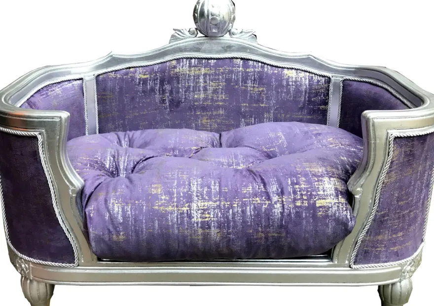 Pompöös by Casa Padrino Luxus Barock Hunde & Katzenbett Deluxe Lila / Silber von Harald Glööckler