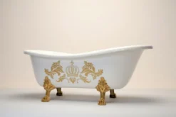Pompöös by Casa Padrino Luxus Badewanne Deluxe freistehend von Harald Glööckler Weiß / Gold / Weiß 1695mm mit goldfarbenen Löwenfüssen