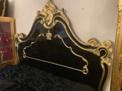 Pompöös by Casa Padrino Luxus Barock Doppelbett mit Matratze Schwarz / Gold - Pompööses Barock Bett designed by Harald Glööckler - Schlafzimmer Möbel im Barockstil - Barock Möbel - Edel & Prunkvoll