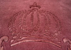 Pompöös by Casa Padrino Luxus Barock Teppich Krone von Harald Glööckler Bordeauxrot - Verschiedene Größen