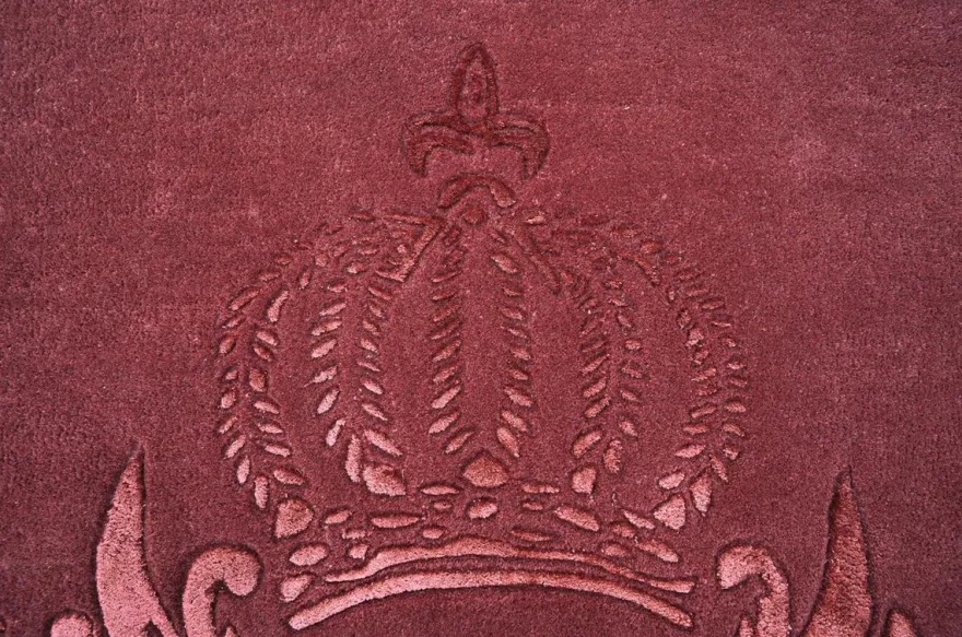 Pompöös by Casa Padrino Luxus Barock Teppich Krone von Harald Glööckler Bordeauxrot - Verschiedene Größen