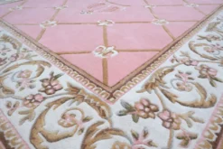 Pompöös by Casa Padrino Luxus Barock Teppich Krone von Harald Glööckler Rosa / Weiß / Braun 200 x 300 cm