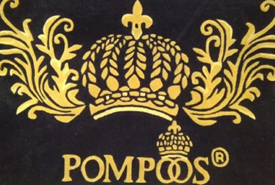 Pompöös by Casa Padrino Luxus Designer Fußmatte von Harald Glööckler Krone Schwarz / Gold 80 x 50 cm - Deko Accessoires
